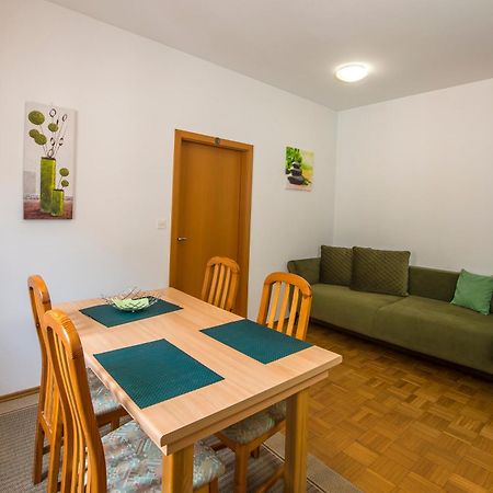 Apartments Rombon Klavdij With Free Onsite Parking โบเว็ก ภายนอก รูปภาพ
