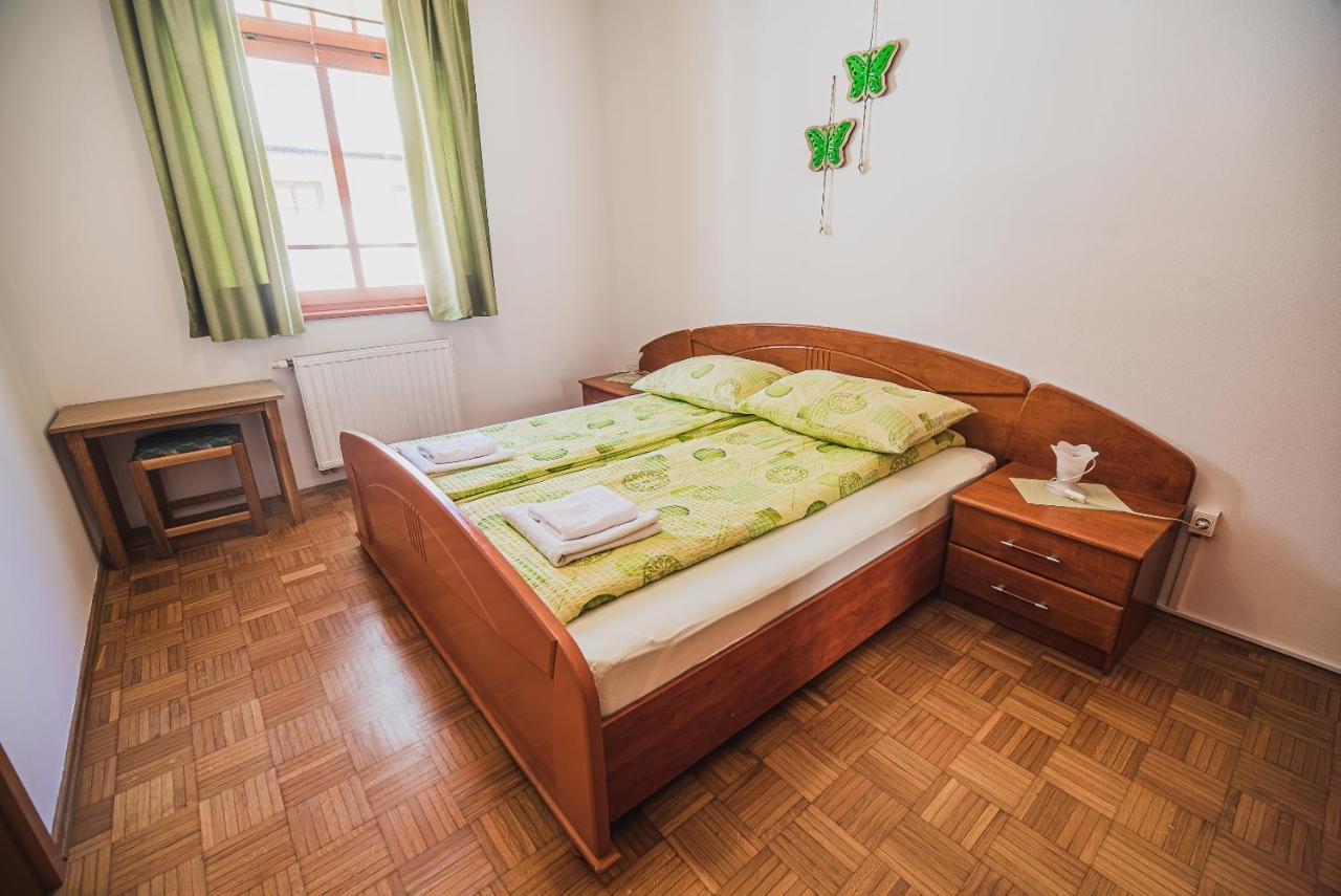 Apartments Rombon Klavdij With Free Onsite Parking โบเว็ก ภายนอก รูปภาพ