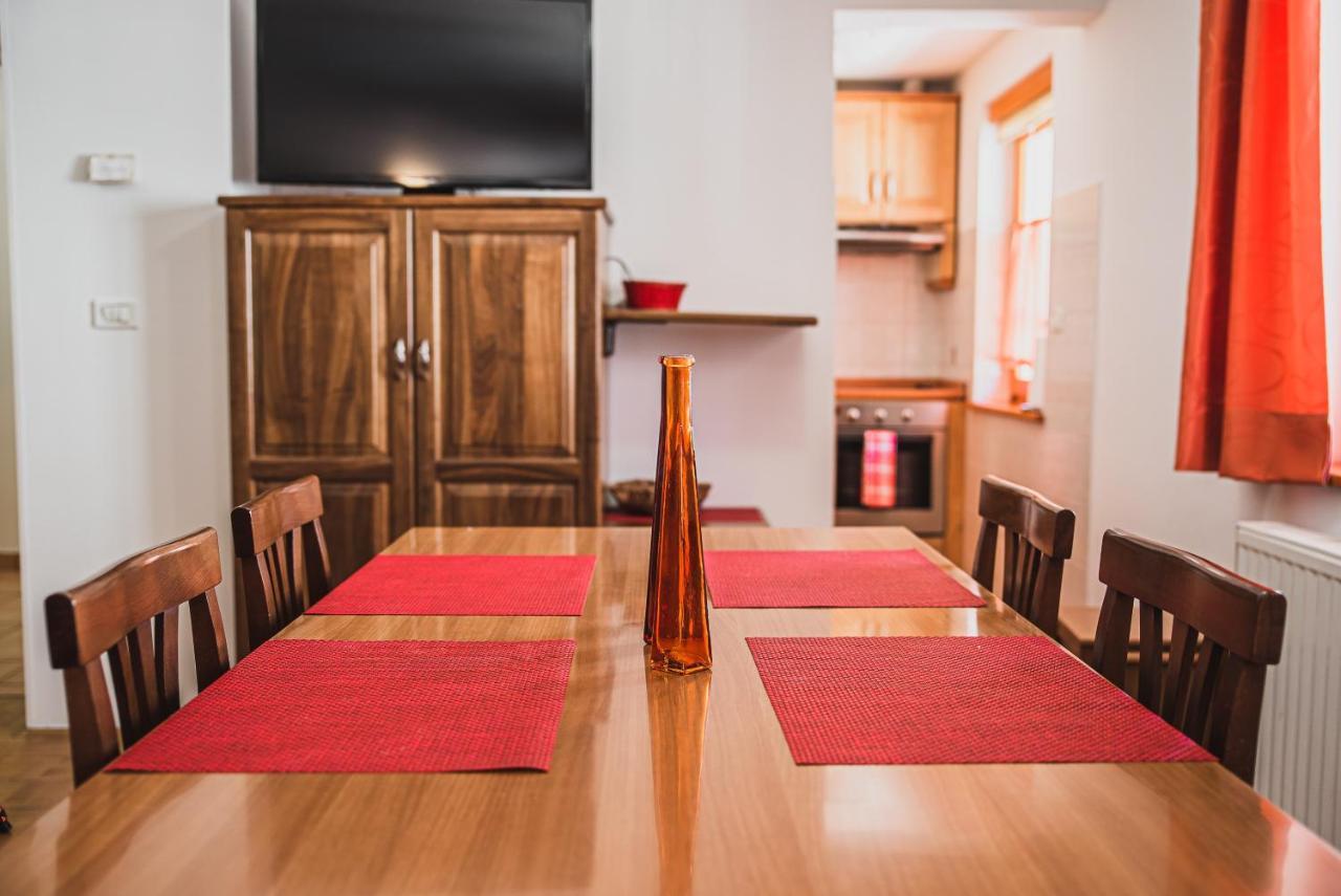 Apartments Rombon Klavdij With Free Onsite Parking โบเว็ก ภายนอก รูปภาพ